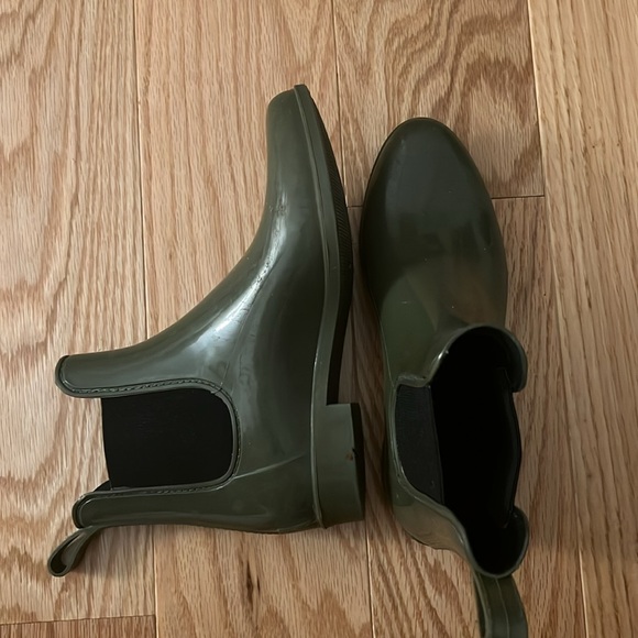 J. Crew Womens Chelsea Rain Boots Round Toe Pull On Waterproof Olive Size ? - Picture 2 of 3